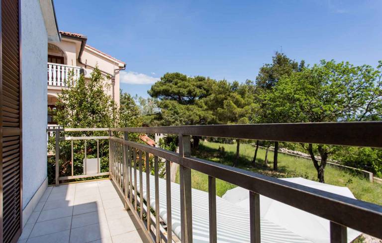 Holiday apartment with patio & BBQ — photo 3