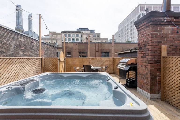 Apartment Golden Square Mile