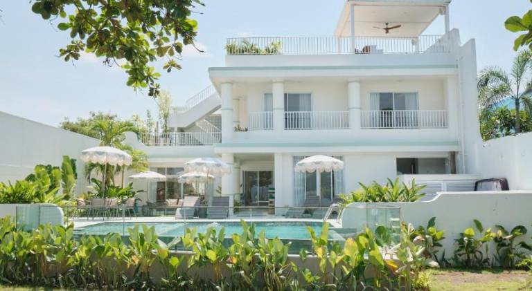 Villa with pool — photo 3