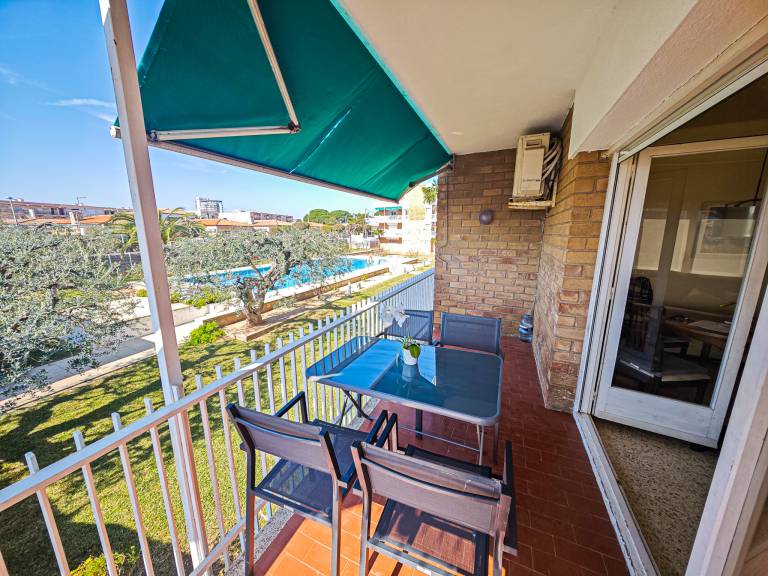 Apartment with pool — photo 2