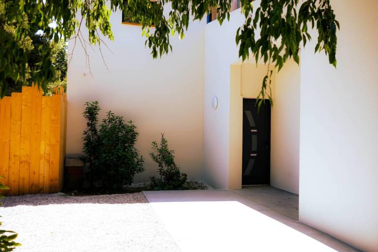 Gite with yard & patio — photo 4