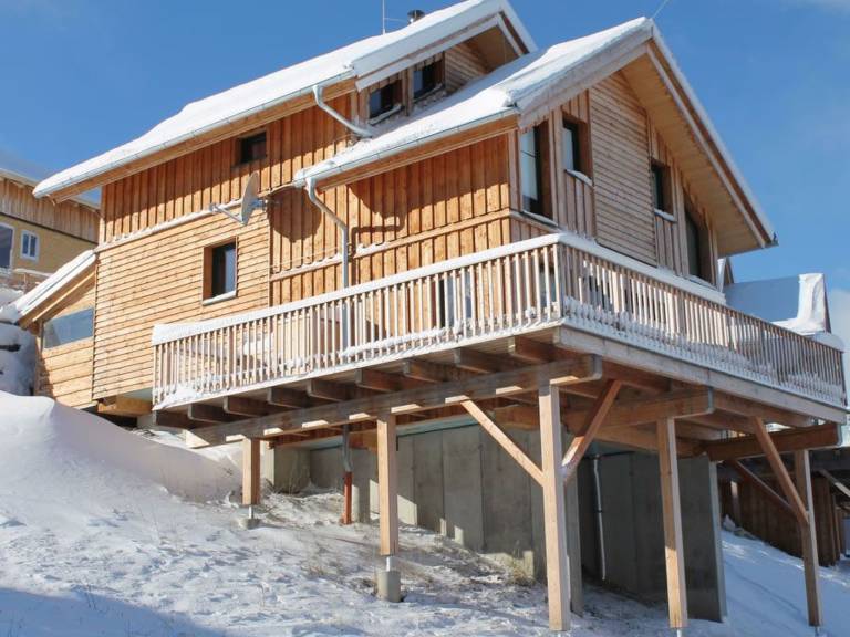 Vacation home with barbeque, sauna & hot tub — photo 4