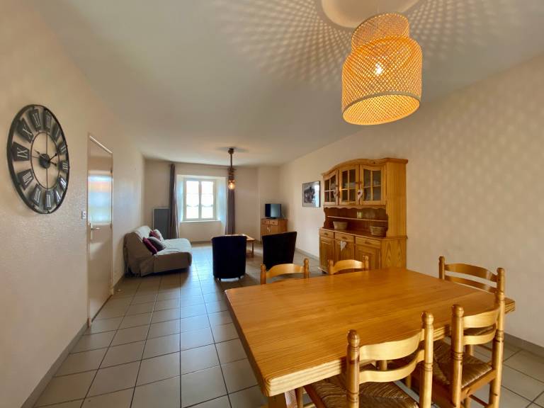 Charming 3-Bed Cottage in Quaint Alleyrac Village with Enclosed Yard and Modern Amenities — photo 2
