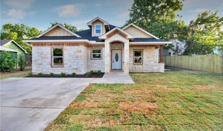 House  Lacy Lakeview