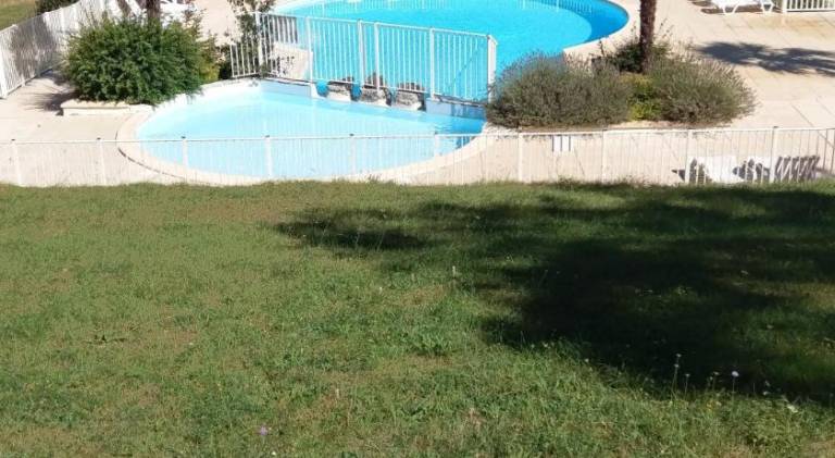 Chalet with pool — photo 4