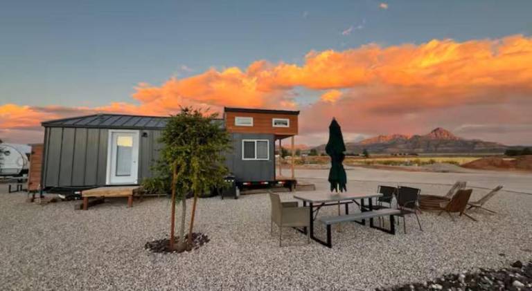 House with hot tub & pool in Washington, UT