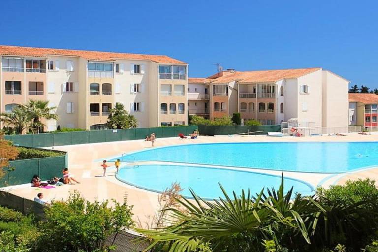Rental apartment with pool & patio | Next to the beach | Pets allowed in Six-Fours-les-Plages