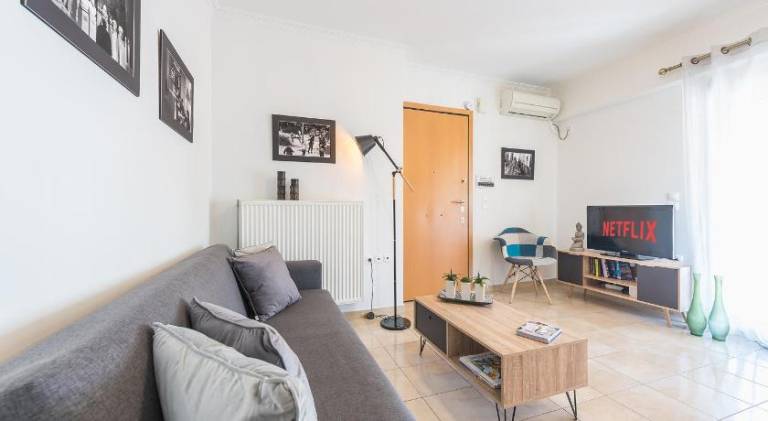 Holiday apartment with patio | Close to Temple of Hephaestus | Good for workation | Pet-friendly in Athens