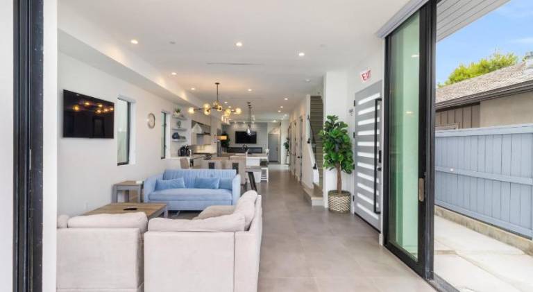 Vacation home with patio | Suitable for remote work — photo 5