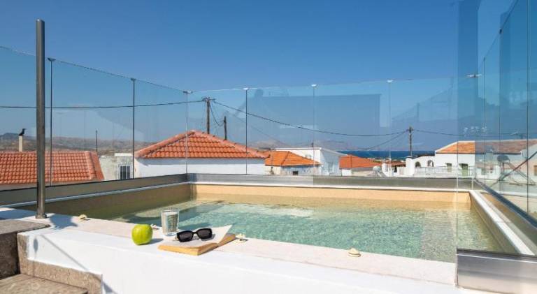Vacation home with hot tub | Pets allowed in Rhodes