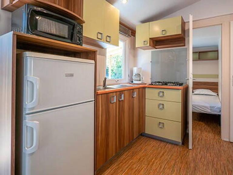 Family-friendly mobile home with heated pool & patio | Pets allowed — photo 5