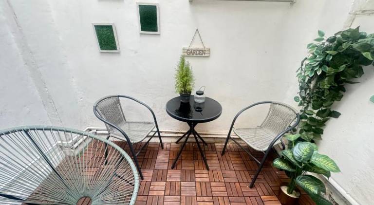 Holiday apartment with patio in Logroño