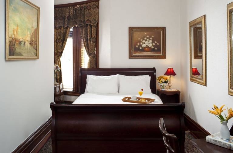 Bed and breakfast  North Cleveland Park