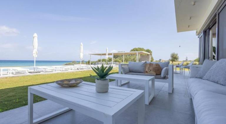Miguel Luxury Beach Front Villa — photo 4