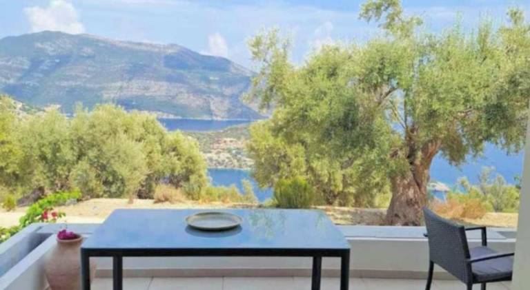Villa with private pool, yard & patio | Suitable for remote work | Dogs allowed — photo 4