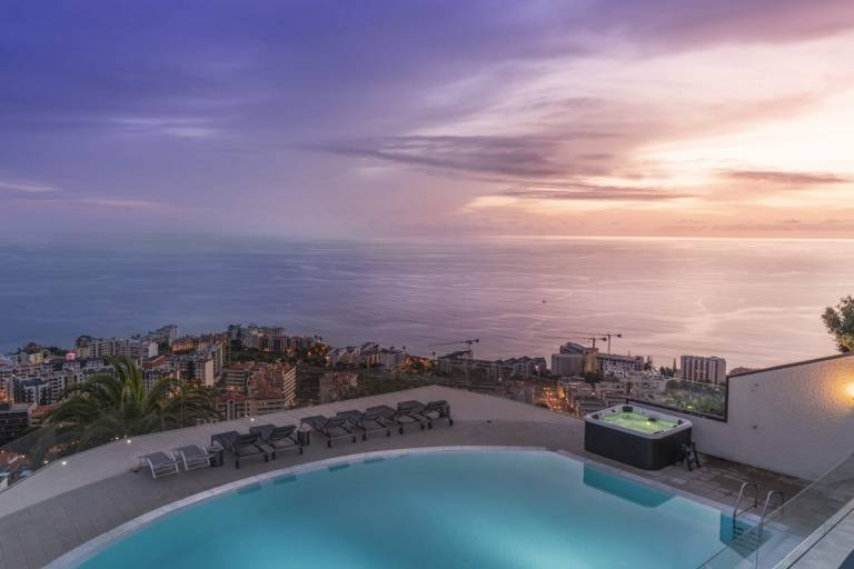 Sky Villa, pool and view in a luxury urbanization. — photo 5