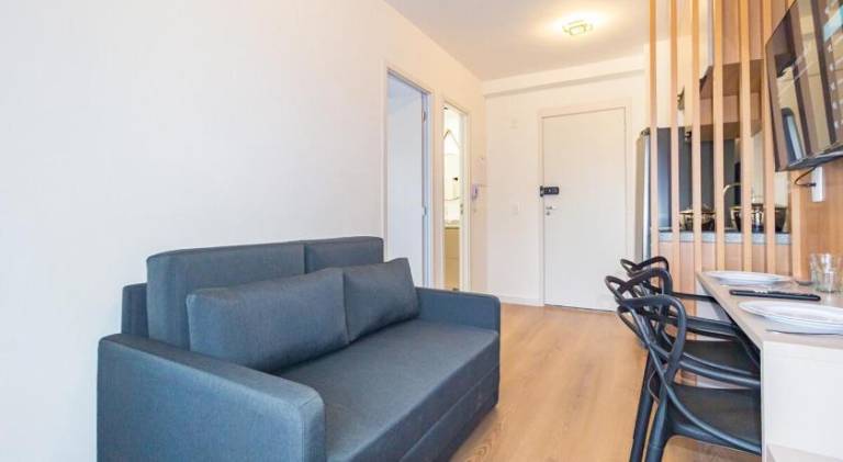 Apartment with pool & yard in Olímpia