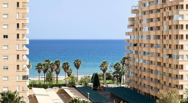Holiday apartment with terrace & private pool in Oropesa del Mar