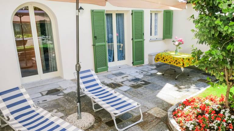 Charming apartment with yard, terrace & BBQ | Garden view | Beach nearby | Pets allowed — photo 2