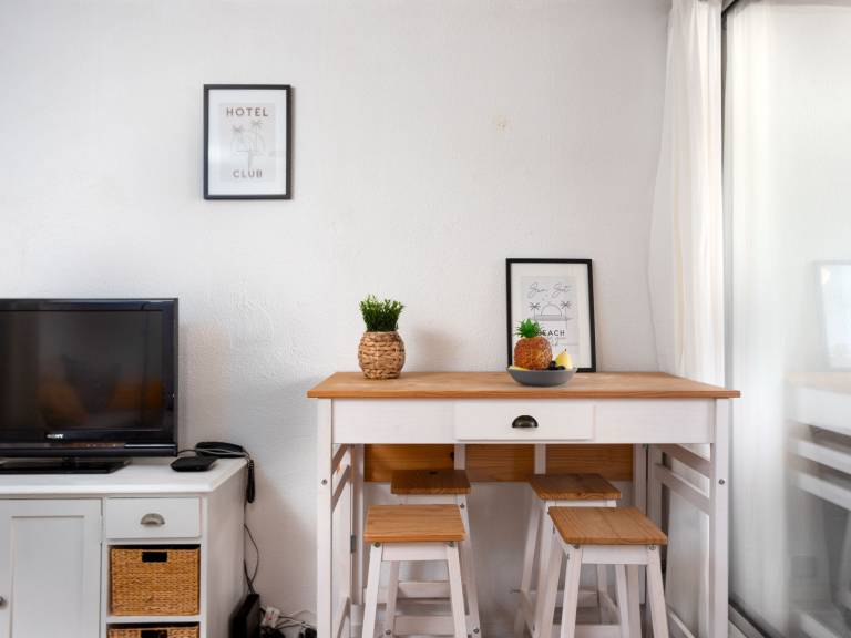 Apartment with terrace — photo 3