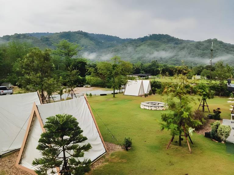 Bungalow with barbecue, patio & garden | Pets allowed in Chonburi