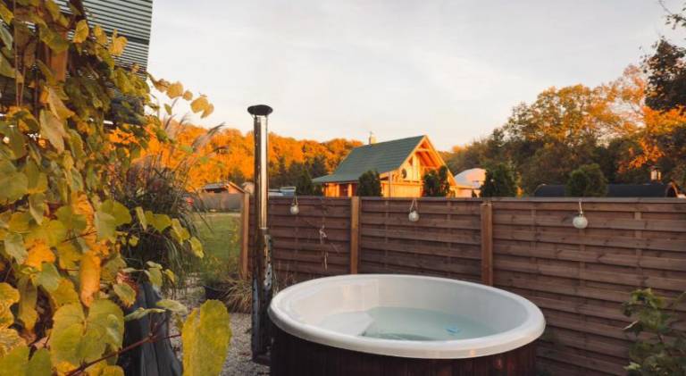 Romantic Cottage - Private Hot Tub - Sauna - Beach access — photo 4