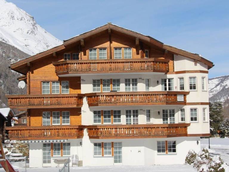 Ferienwohnung mit Hund in Saas-Fee für max. 2 Personen Ferienwohnung mit Hund in Saas-Fee für max. 2 Personen