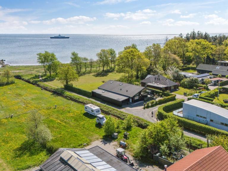 Family-friendly vacation home with barbeque, terrace & garden | Sea view | Pets allowed — photo 3