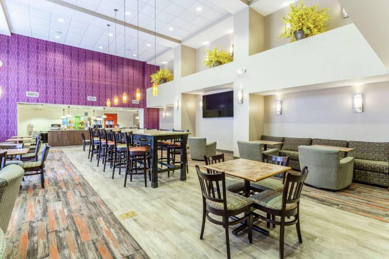 Hampton Inn & Suites Chicago-Libertyville — photo 2