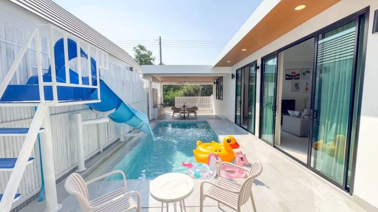 Villa with jacuzzi, patio & barbecue in Phetchaburi