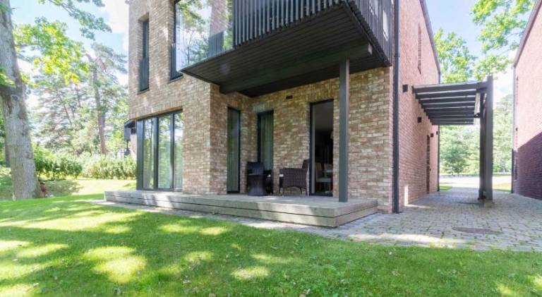 Apartment with garden & patio — photo 3