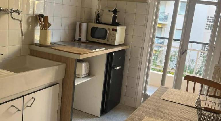 Rental apartment with patio — photo 4