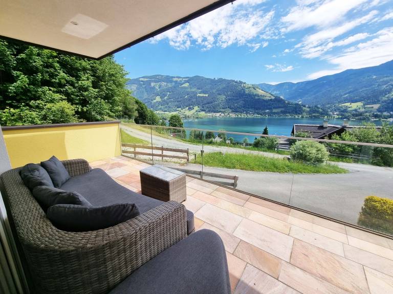 Chalet with BBQ, yard & terrace — photo 2