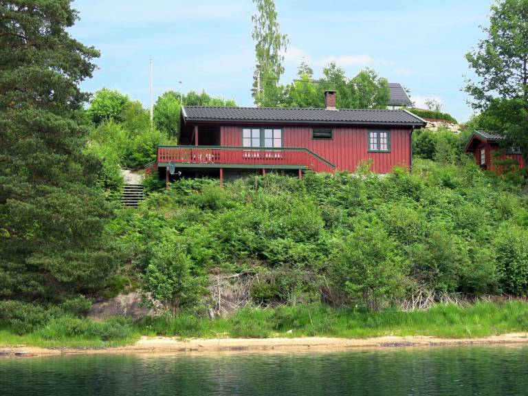 Midtholmen with 3 bedrooms and 1 bathrooms