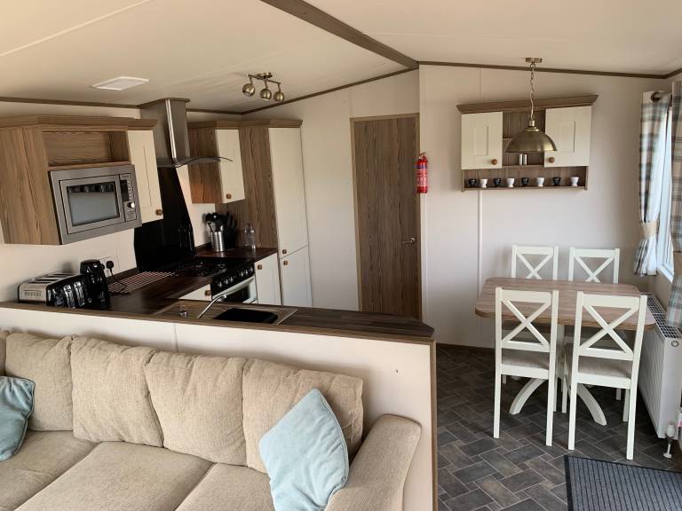 Beautiful 2-Bed Caravan in Stratford-upon-Avon — photo 5