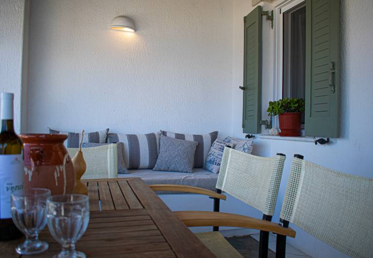 Villa with terrace, private pool & yard — photo 2