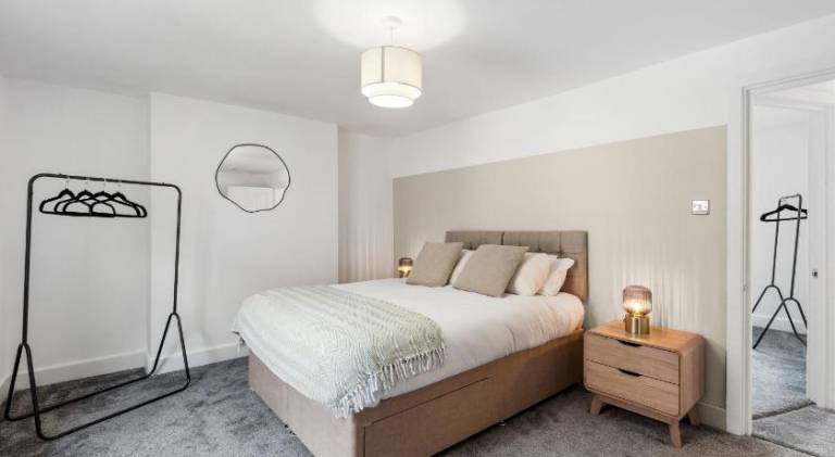 Hosted by StaySejour- 8 Beds - Perfect for large groups and long stays - Free parking for one vehicl in Brighton