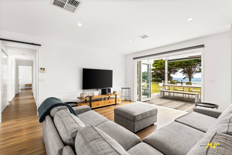 Villa  Indented Head