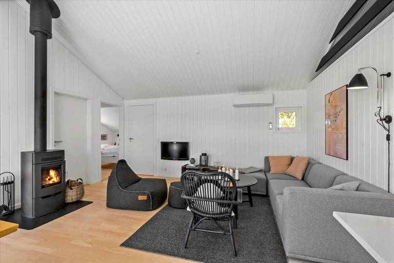 Child-friendly nice house with grill, hot tub & patio | Pets are welcome — photo 2