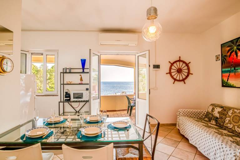 Stecchi three-room beach front 5 beds — photo 2