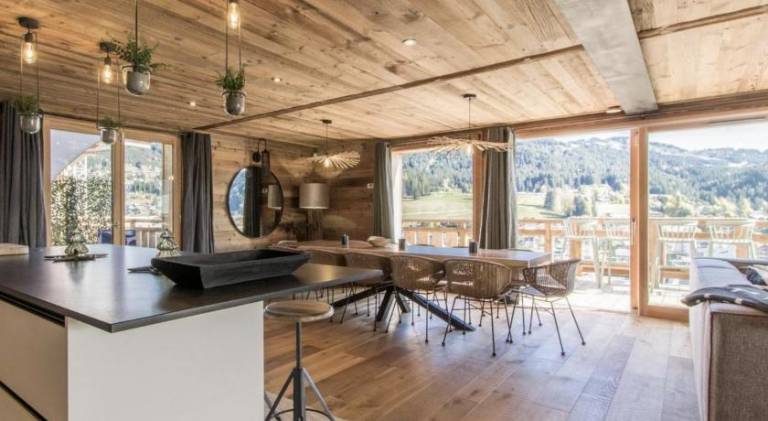 Chalet with jacuzzi in Les Gets