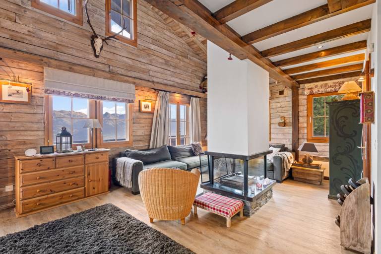 Chalet with BBQ, terrace & yard in Veysonnaz