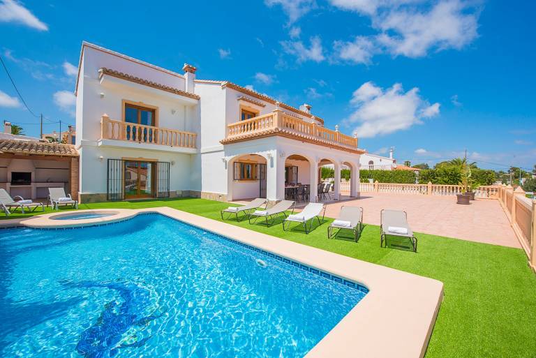 Villa with private pool, yard & barbecue — photo 2