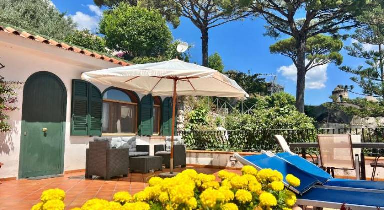 House with garden & patio in Agerola