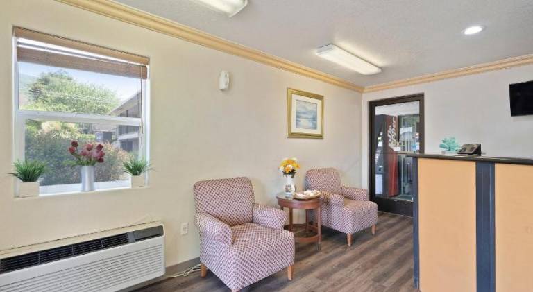 Garibaldi Inn at the Bay — photo 4