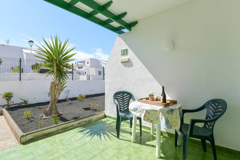 Apartment with patio & pool | Mountain view — photo 2