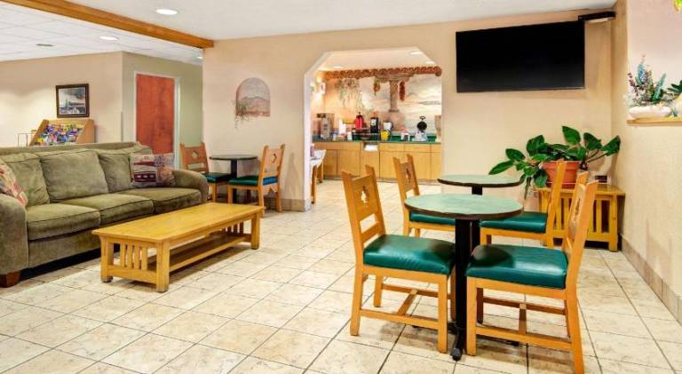 Microtel Inn & Suites by Wyndham Albuquerque West — photo 2