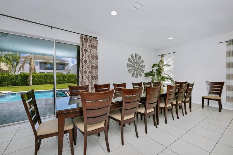 Vacation home with jacuzzi & private pool — photo 5