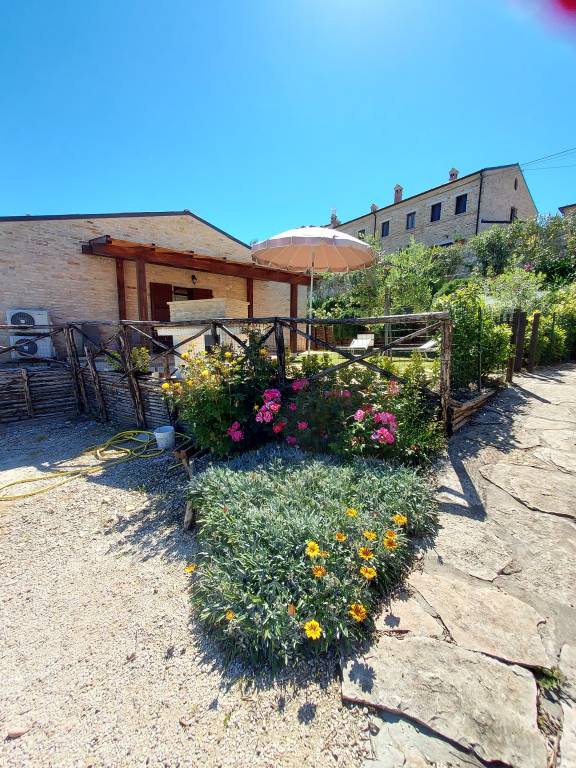 Family-friendly holiday apartment with yard, terrace & barbecue | Garden view | Pets are welcome — photo 3