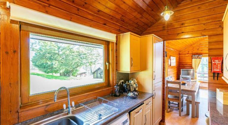 Chalet with jacuzzi — photo 3